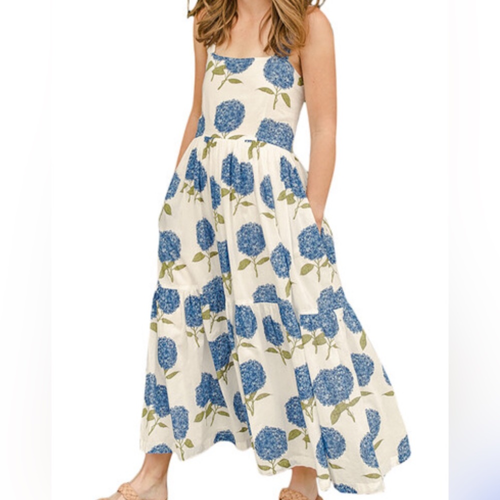 Sierra dress , blue hydrangeas by pink chicken, size large , great condition